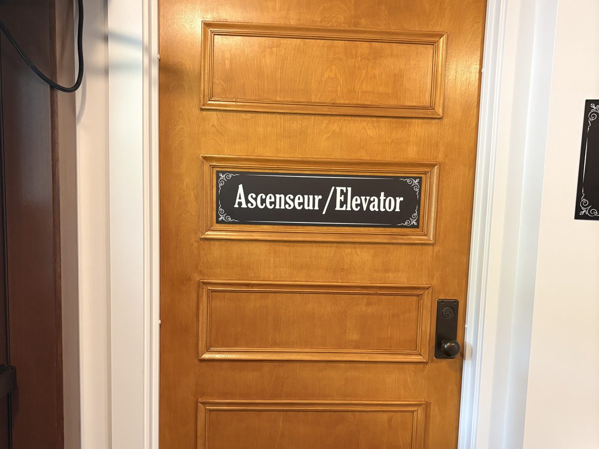 Accès à l’ascenseur et à la bibliothèque du Collège Stanstead